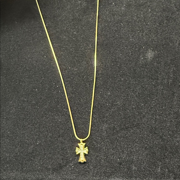 Elegant Gold Cross Pendant Necklace - Picture 1 of 1